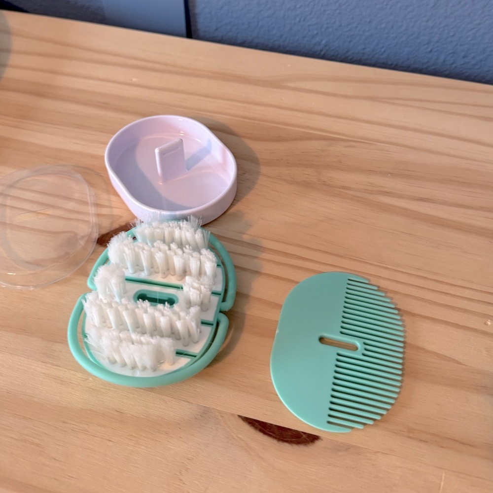 FREE Baby Brush & Comb with any purchase from my closet